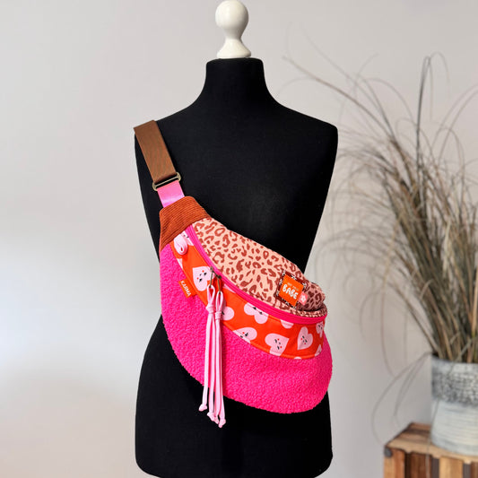 MOONBAG - BIG - Babycord Leo / Softshell Herzen / Bouclé neon pink