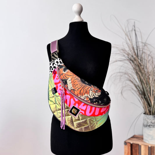 MOONBAG - BIG - Canvas Tiger / Softshell LOVE / Stepp gold metallic