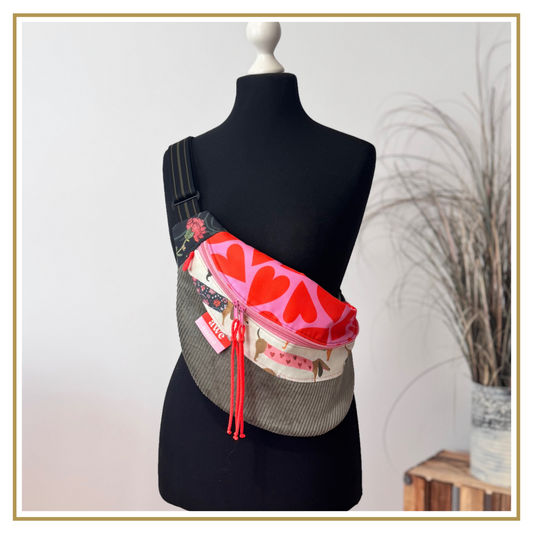 MOONBAG - BIG - Dackelliebe / Outdoor Herzen / Canvas Dackel / Cord oliv